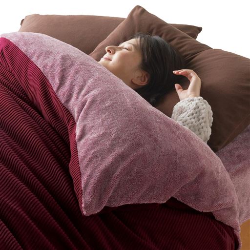 ワイン系 ※商品は掛け布団カバーです。<br>吸湿発熱素材のあったかカバーで暖房費の節約にも。