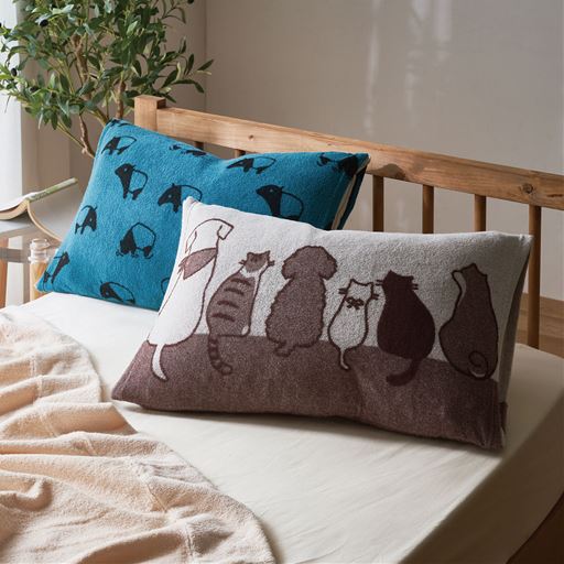 (左から) N (バク/グリーン)・P (イヌとネコ/ブラウン)<br>抗菌防臭加工で清潔に使えます。