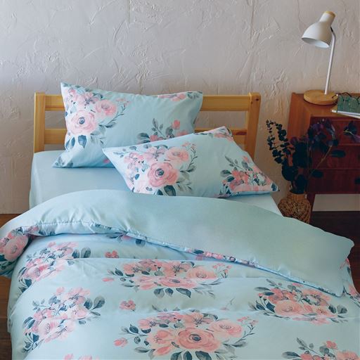 A (ローズ柄/ブルー)  ※商品は枕カバーです。<br>日本製がもたらす、心地よく美しい眠り。