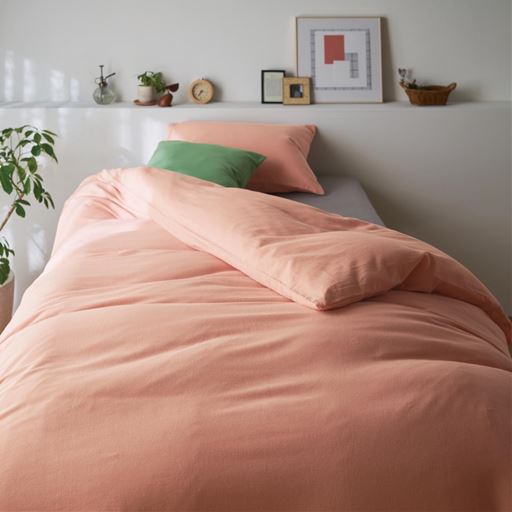 (奥から)ピンク・カーキ ※商品は枕カバーです。<br>薄手なので洗濯しても乾きやすい。