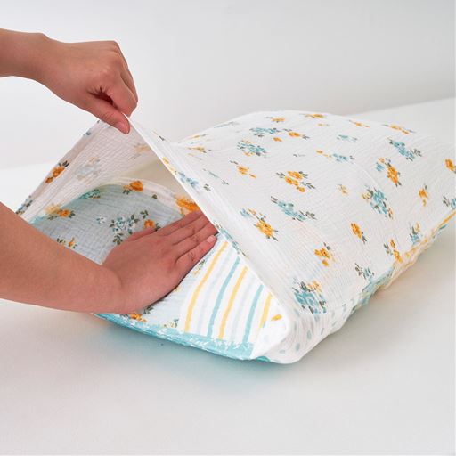 枕の端まで覆えるかぶせ式で、ごろつくファスナーがなく着脱も簡単。