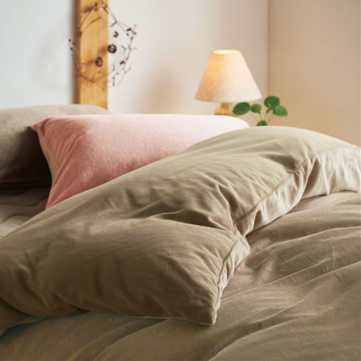 (奥から)ブラウン・ベージュ、ピンク<br>お肌にもやさしく、化学繊維が苦手な方にもおすすめ。