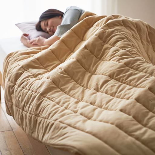 ベージュ<br>春から秋は肌掛け布団として1枚で気持ちよく使えます。