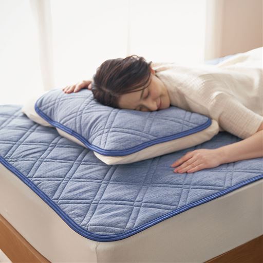 ネイビー  ※商品は枕パッドです。<br>「極」冷感で寝てる間もひんやり快適♪