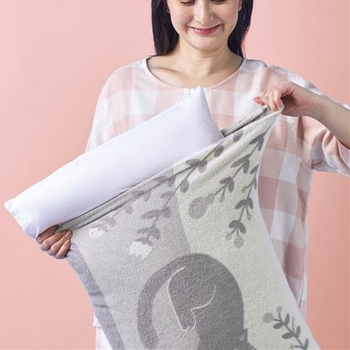 E (ネコ)<br>ぐ～んと伸びてぴったりフィット!