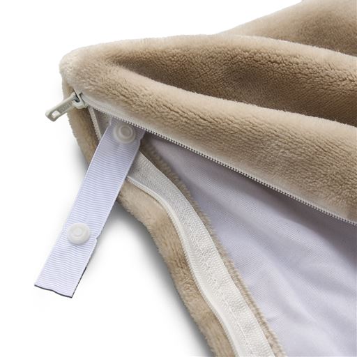 8ケ所ホック付きズレ防止テープで布団とカバーをしっかり固定。