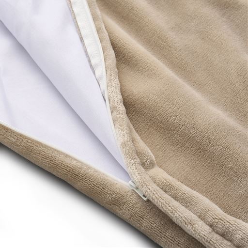 端まで開く全開ファスナー仕様だから着脱しやすい!