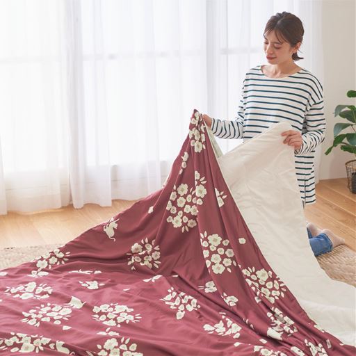 ベージュ×レッドブラウン 正方形M カバーをプラスすれば汚れを防いで布団が長持ち!