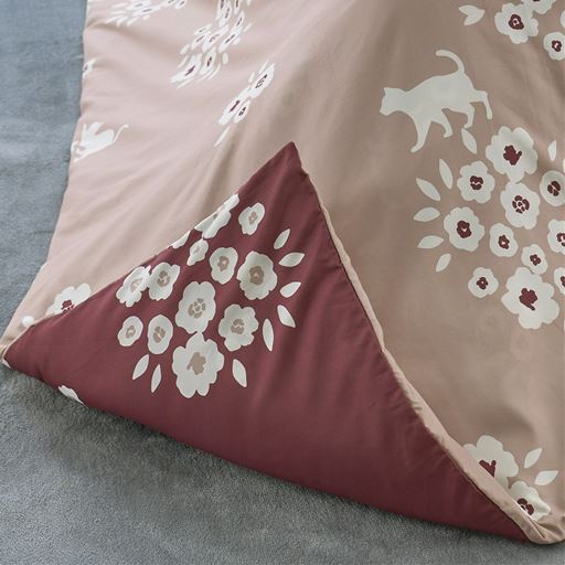 リバーシブル仕様なのでお部屋の雰囲気に合わせて変えられる!