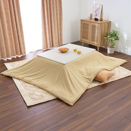 ベージュ 長方形M (横230×縦190cm) ※ラグはCT-733を使用しています。<br>スマートヒート®のラグとダブル使いで暖かさアップ!