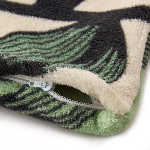 全開・片開きファスナーで開閉もスムーズ。