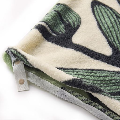 8ケ所ホック付きズレ防止テープで布団とカバーをしっかり固定。