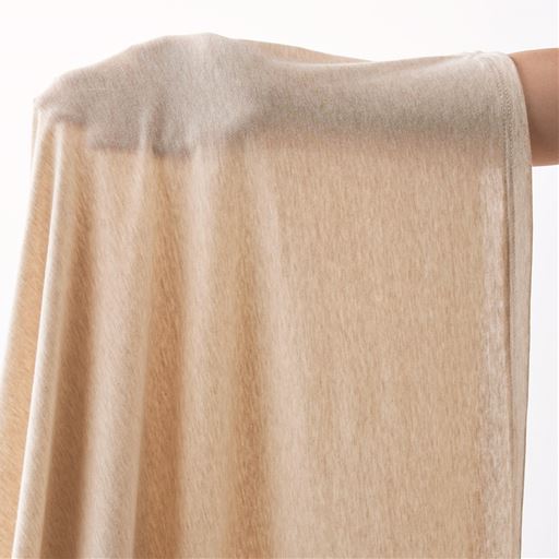 季節を問わず一年中使えるほどよい厚み。