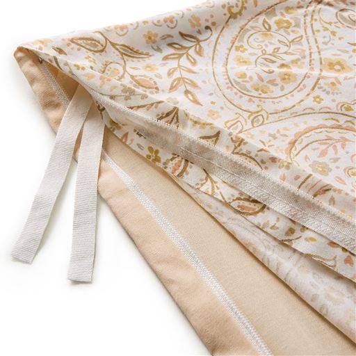 8ケ所のズレ防止ひもで、布団とカバーをしっかり固定。