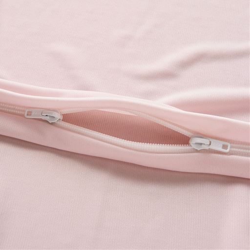 全開・両開きファスナーで着脱もスムーズ。