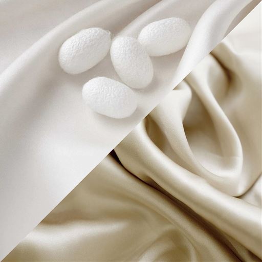 表面はヒアルロン酸加工を施した高品質のシルク100%生地を使用。