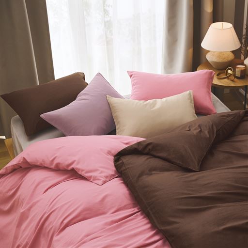 コーディネートイメージ ※商品は枕カバーです。<br>(左から)コーヒーブラウン・ミスティラベンダー・オークベージュ・ローズピンク