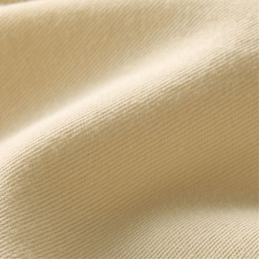 丈夫でなめらか、上品なツヤが美しい綾織り生地。