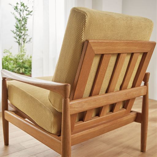 イエロー 背面カバーはまるっと包むタイプだから、背面が見える場所のソファにも!