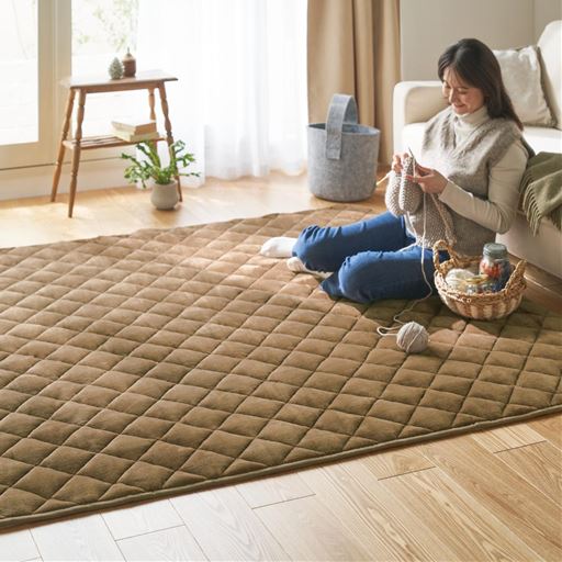 ベージュ 190×190cm<br>下からの冷気を防いで蓄熱わたが熱を逃がさない!