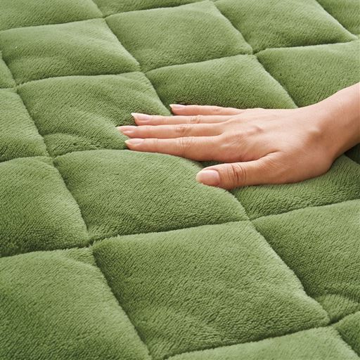 グリーン<br>表生地は、なめらかで肌ざわりの良いフランネル生地を使用。