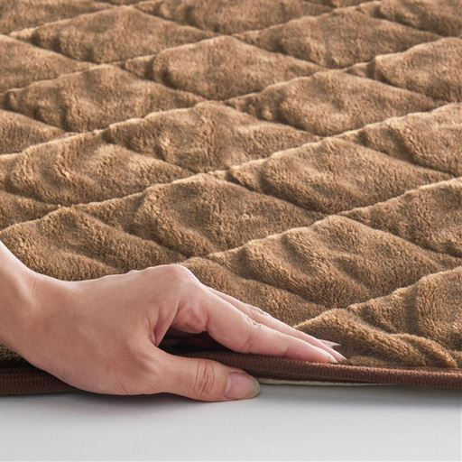 ベージュ<br>中わた入りのほどよい厚さで、心地良いなめらかな肌ざわり。