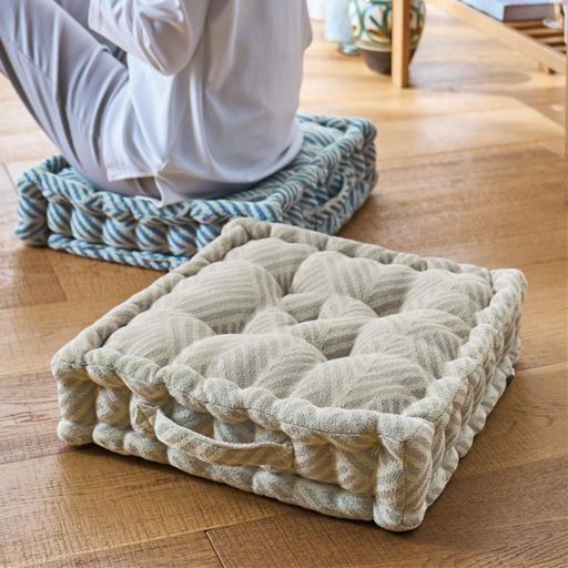 (奥から) ブルー・ベージュ<br>インド綿のサラッとした風合いで一年中快適。