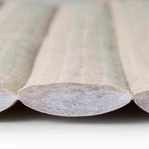 中わた入りで座り心地ふんわり。