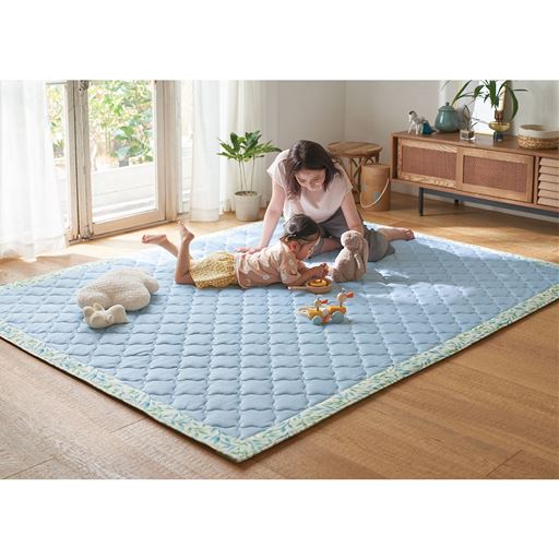 ブルー(横230×縦185cm)<br>長時間過ごすリビングも冷房弱めでOK!