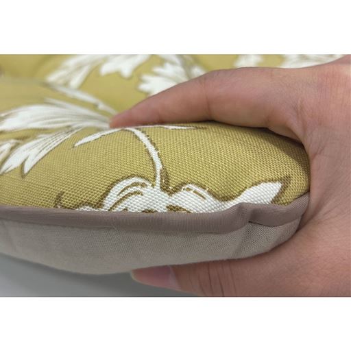 弾力のある座り心地で、へたりにくいのがポイント。