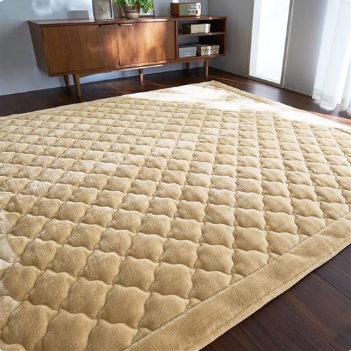 ベージュ(横230×縦190cm)<br>フローリングに敷いて冷気をガード! スマートヒート®のあったかラグです。