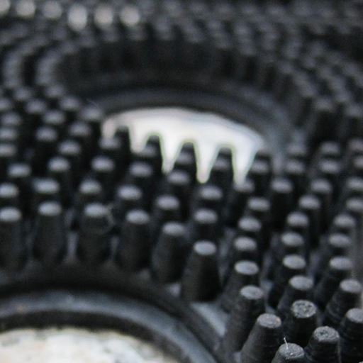 表面の凹凸が、靴底に付着した砂や泥などの汚れをしっかりかき出します。