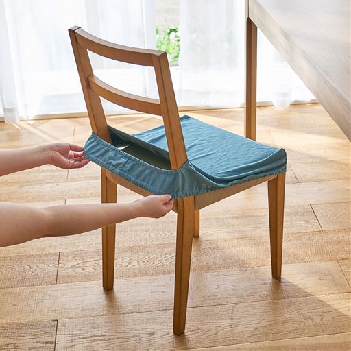 背もたれを通して固定できます。<br>※椅子の形状によっては適応しない場合もあります。