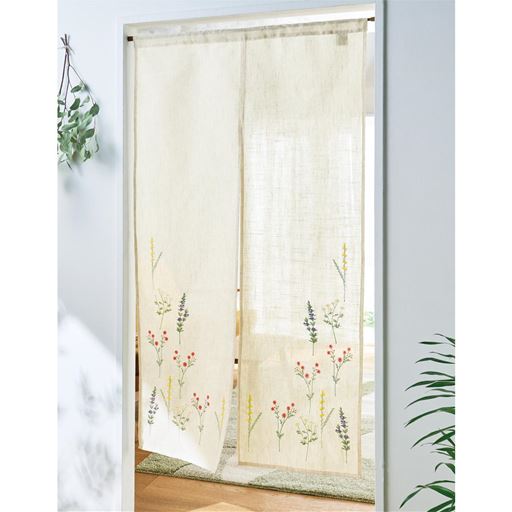 ナチュラル 幅85×丈150cm(のれん)<br>ほんのり光を通す麻混素材だから、視線は遮って明るさはキープ。