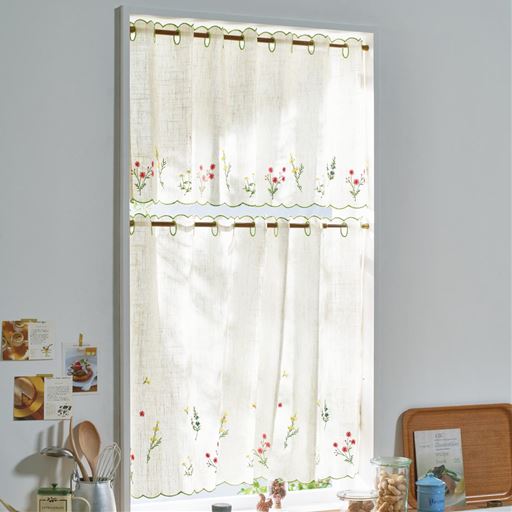 ナチュラル 幅100×丈45cm・幅100×丈70cm(カフェカーテン)<br>上品な小花モチーフが甘くなりすぎず、ナチュラルにお部屋を彩ります。