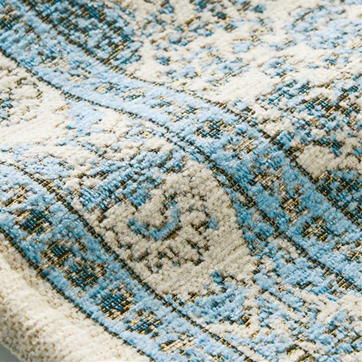 生地拡大(ブルー)<br>多色使いの織りで複雑な模様を表現。