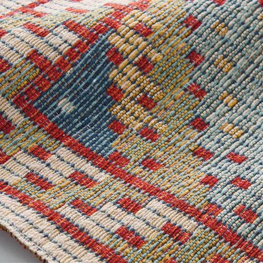 生地拡大 B (トラディショナル柄)<br>シェニール糸のきれいな発色で、鮮やかに玄関を彩ります。