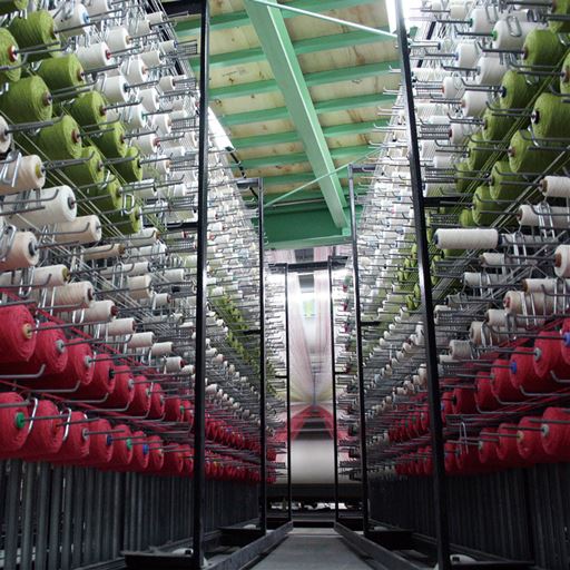 和歌山県の職人が丁寧に作り上げたウィルトン織りマットは、心地よさと美しさを兼ね備えた一枚。