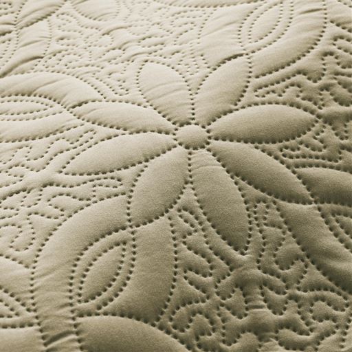 生地拡大(ベージュ)<br>糸を使わない超音波キルトでペットの爪も引っ掛かりにくい!