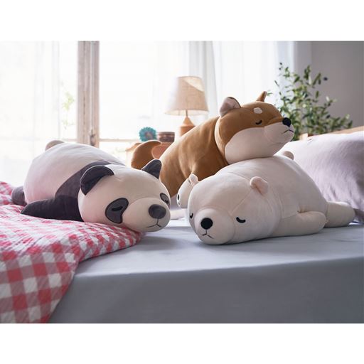 (左から) C (リンリン)・B (コタロウ)・D (ラッキー)<br>なめらかでもっちりとしたプレミアムな触り心地。