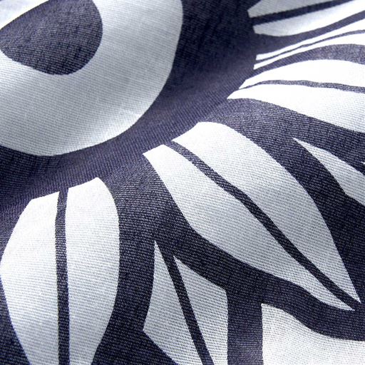 生地拡大(ネイビー系)<br>ふんわりやさしいガーゼ素材。