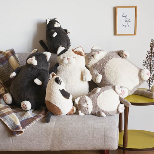 コロコロ・ぽてぽてボディがかわいい! 抱き枕「ねこ肯定感」です。