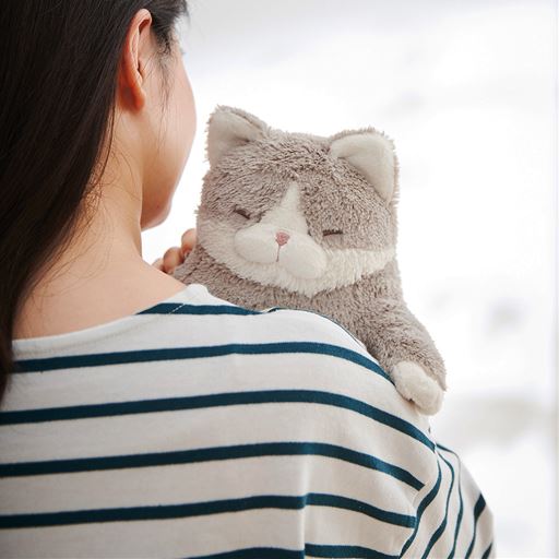 B (はちわれのかつお) Mサイズ<br>おうち時間を一緒に過ごせば癒しのひとときに。