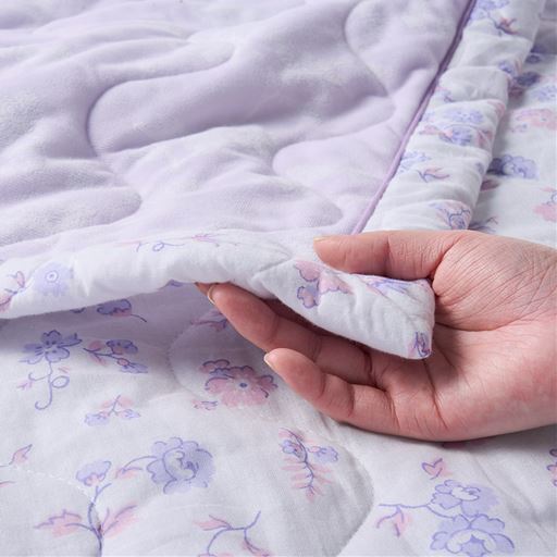 中わた入りでふわっと軽い掛け心地。