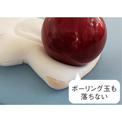 枕の端でも頭が落ちない構造 頭が落ちやすく首に力が入りやすい枕の端でもしっかり頭を支えるので首の負担を軽減します。