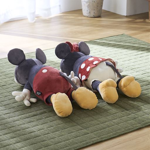 (左から)A(ミッキーマウス)、B(ミニーマウス)<br>後ろ姿まで可愛くて癒される♪