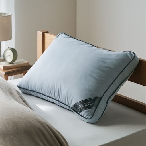 グレー<br>スタイリッシュなデザインのホテルコレクションピローです。