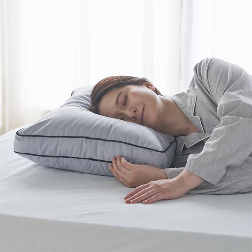 グレー<br>いつもより少し贅沢な寝心地を感じられます。