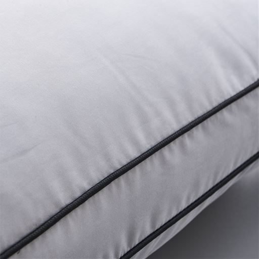 マチ幅があるのでふっくら感をキープ。中わたはふかふかなマイクロファイバーわたを使用しています。