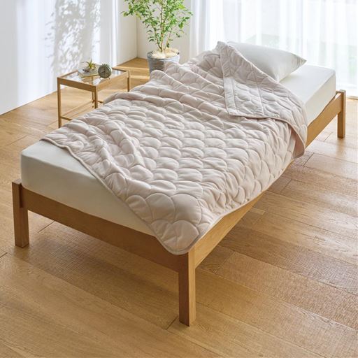 ベージュ<br>急速乾で時短が叶う! なめらかな肌ざわりのキルティング肌布団です。